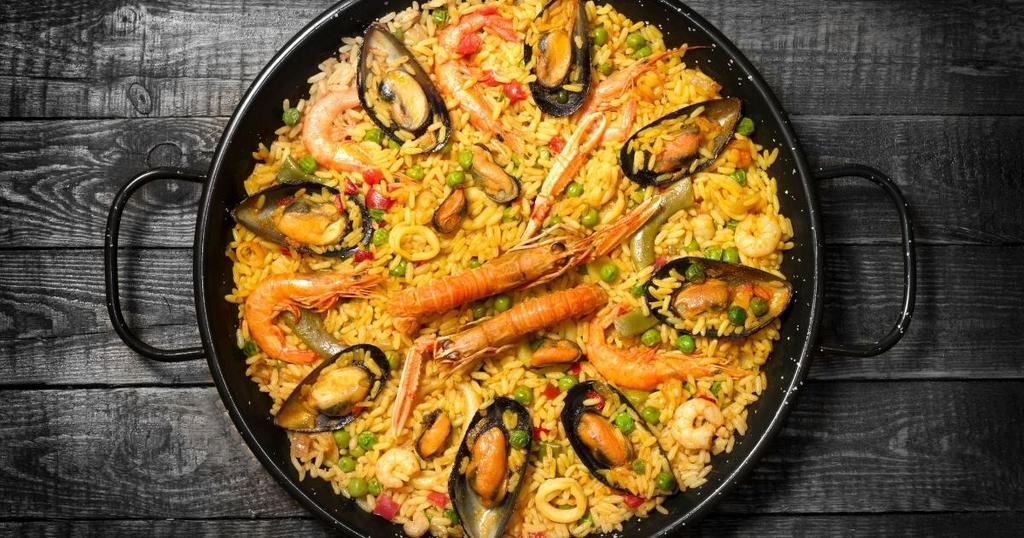 paella arroz con pollo the bailiwick academy